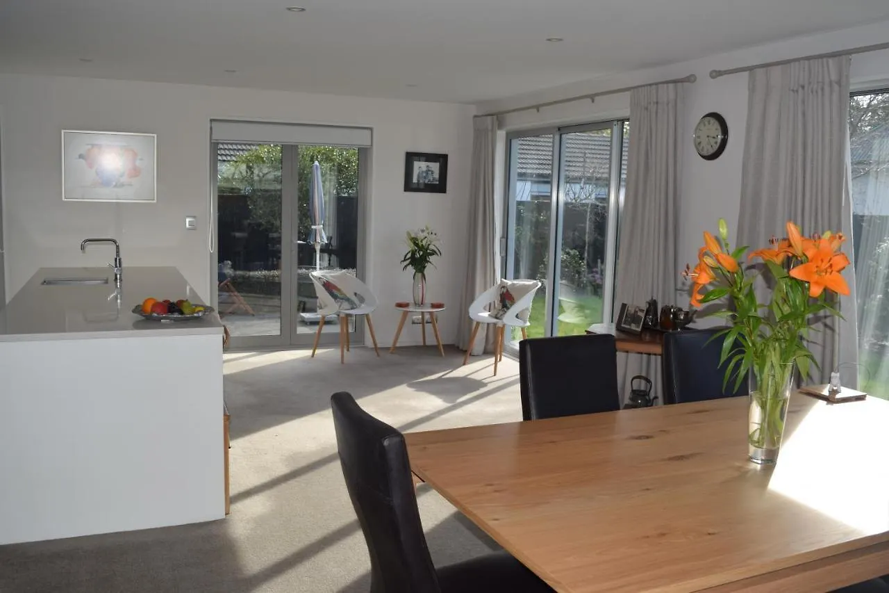 Bed & Breakfast In The Heart Of Fendalton Christchurch
